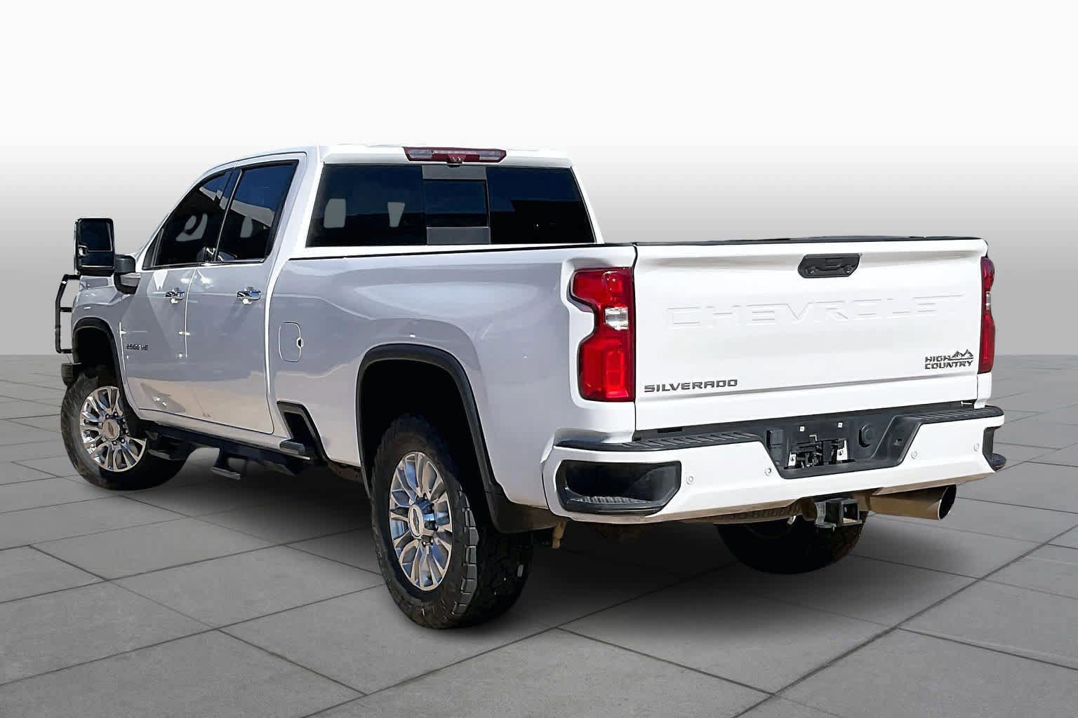 Used 2022 Chevrolet Silverado 2500 High Country w/ Technology Package image 13