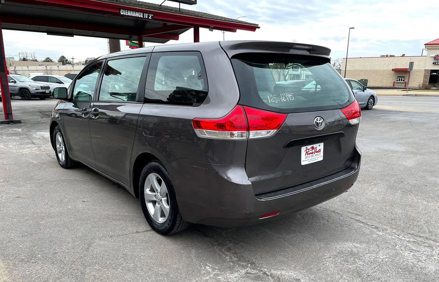 Used 2012 Toyota Sienna w/ Towing Pkg FWD image 4
