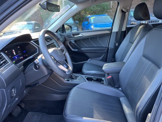 Used 2022 Volkswagen Tiguan SE w/ Panoramic Sunroof Package image 7