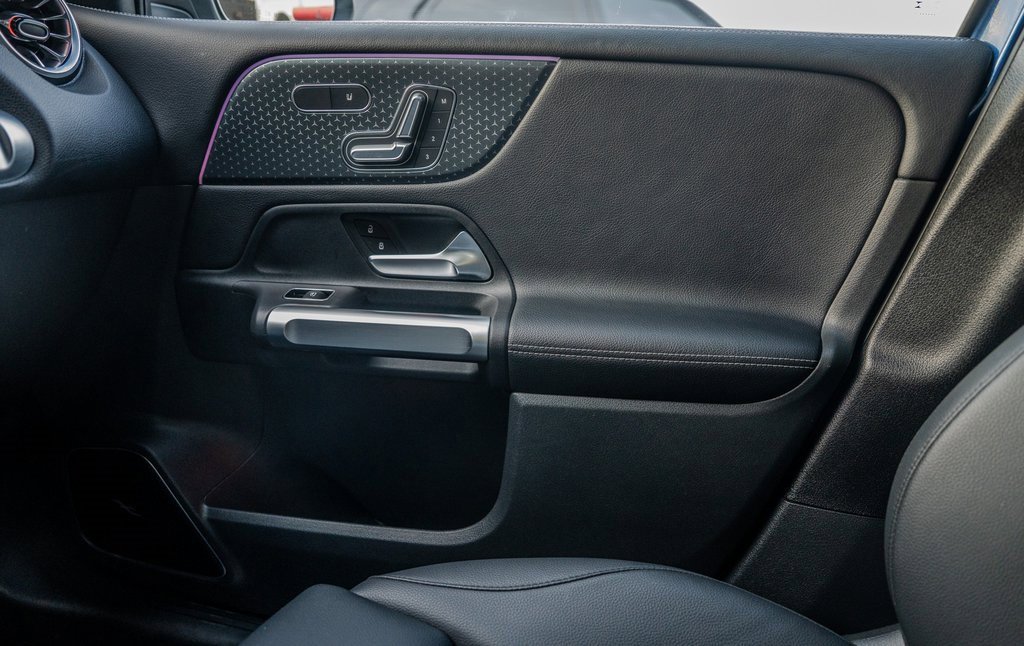 Used 2024 Mercedes-Benz GLB 250 4MATIC image 14