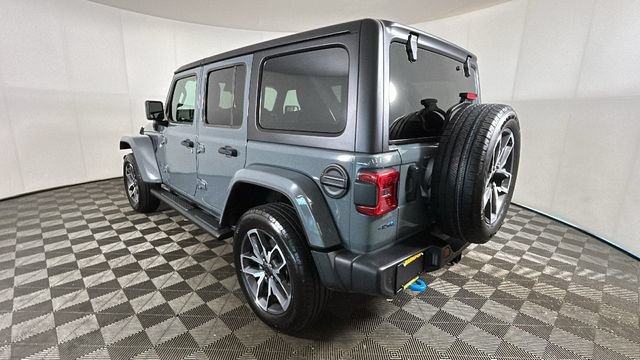 Used 2024 Jeep Wrangler Unlimited w/ Convenience Group AWD/4WD image 4