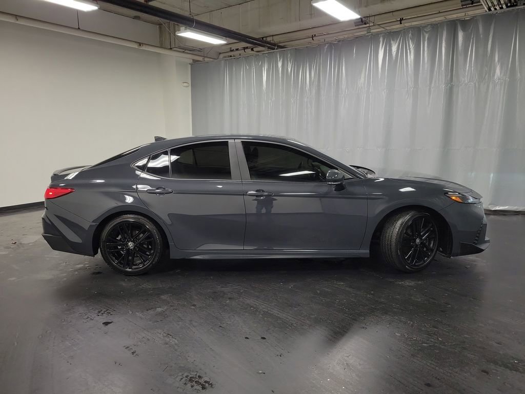 Used 2025 Toyota Camry SE image 9
