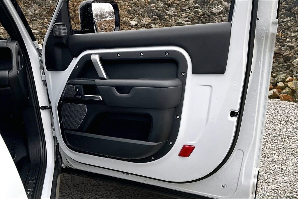 Used 2022 Land Rover Defender 90 Carpathian Edition image 21