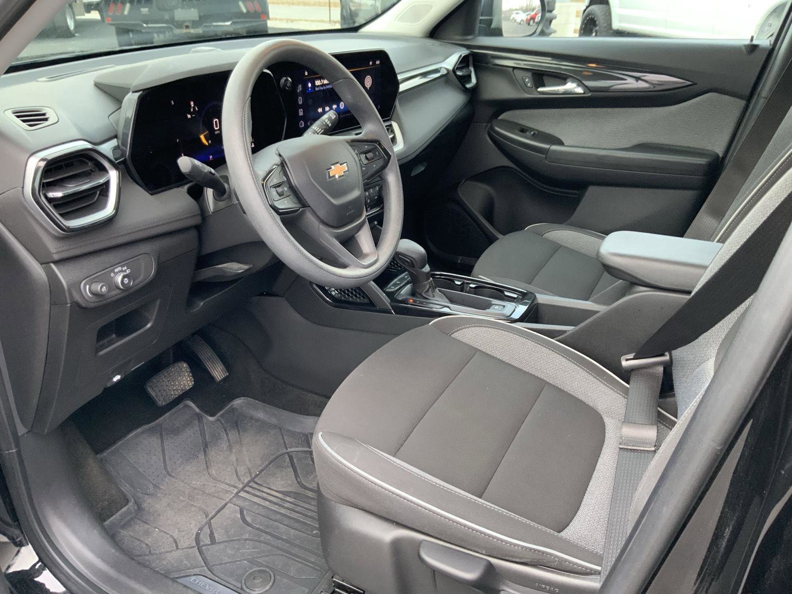 Used 2024 Chevrolet TrailBlazer LS w/ LS Convenience Package image 23