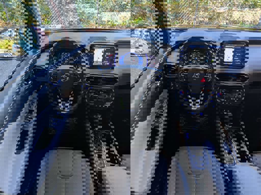 Used 2020 Hyundai Santa Fe Limited image 21