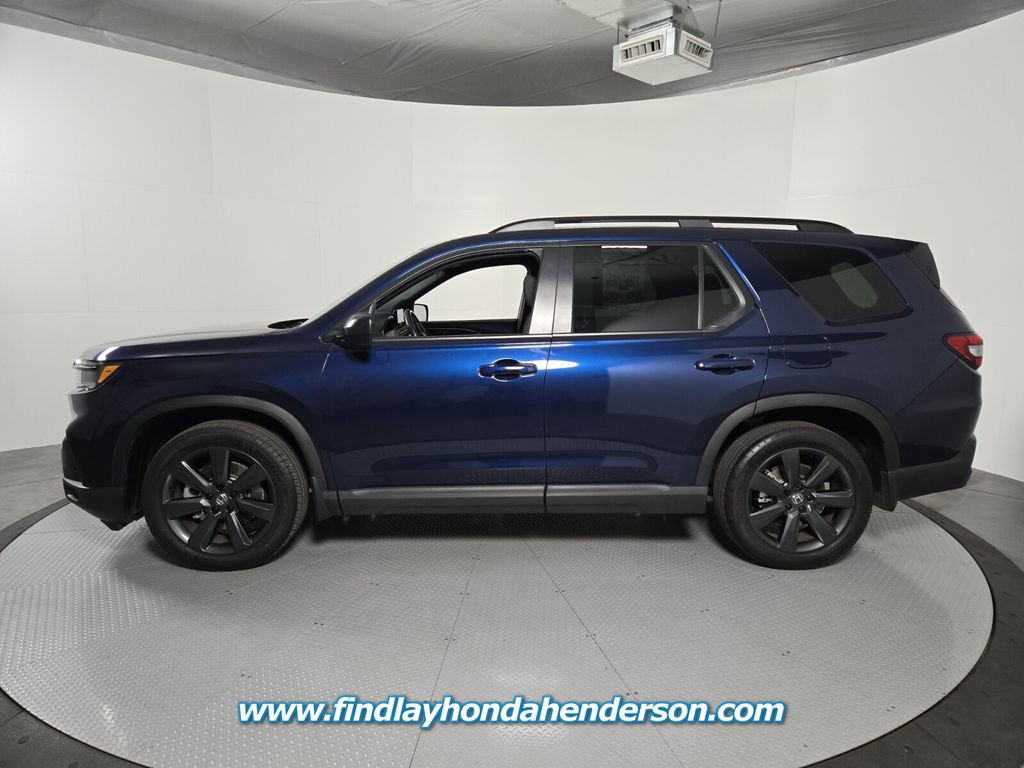 Certified 2025 Honda Pilot Sport image 3