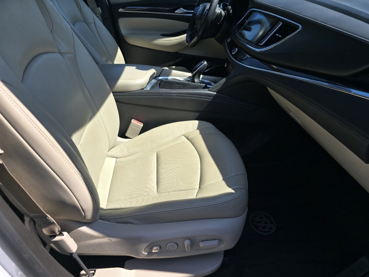Used 2021 Buick Enclave Premium w/ Sun and Sites Package AWD/4WD image 10