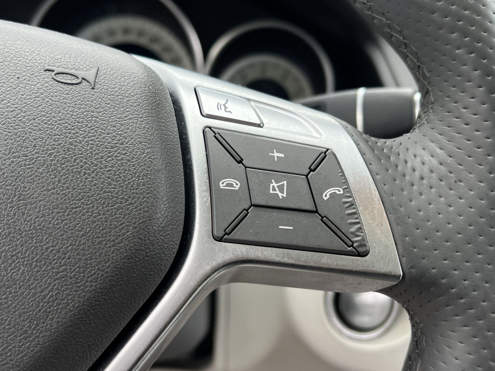 Used 2015 Mercedes-Benz E 350 4MATIC Sedan image 38