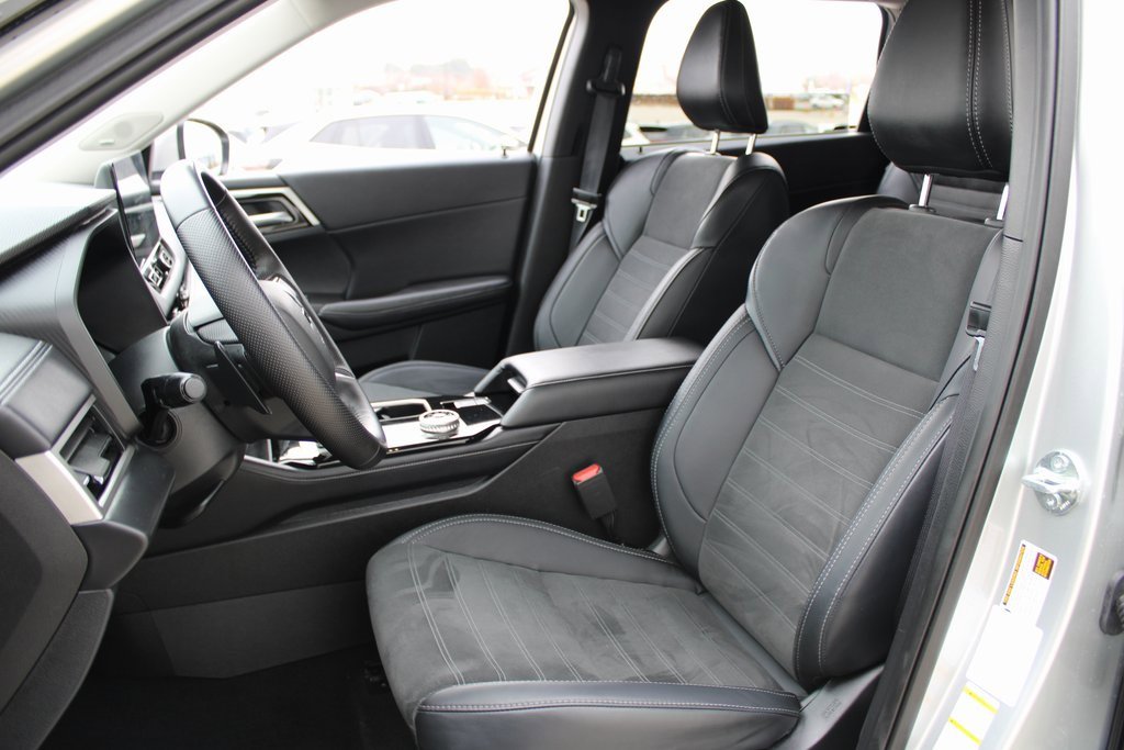 Used 2025 Mitsubishi Outlander SE image 7