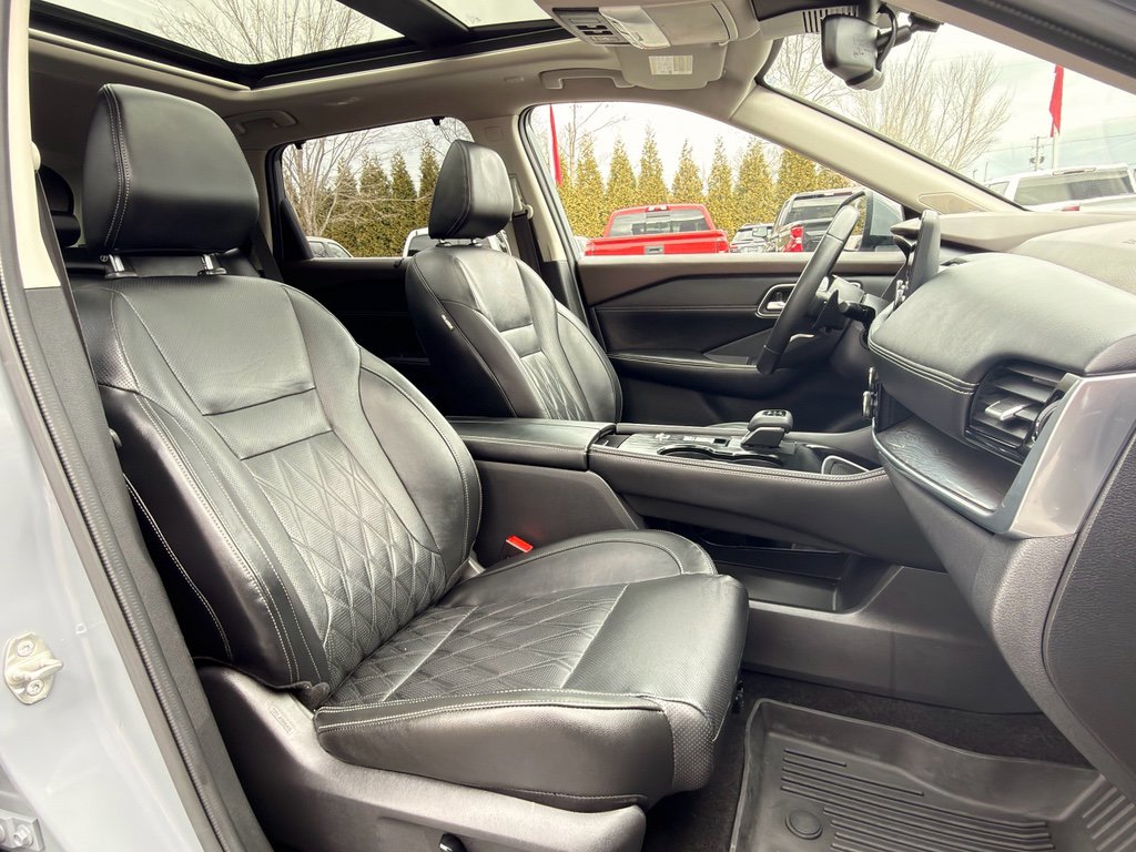 Used 2022 Nissan Rogue Platinum w/ Head-Up Display Package image 15