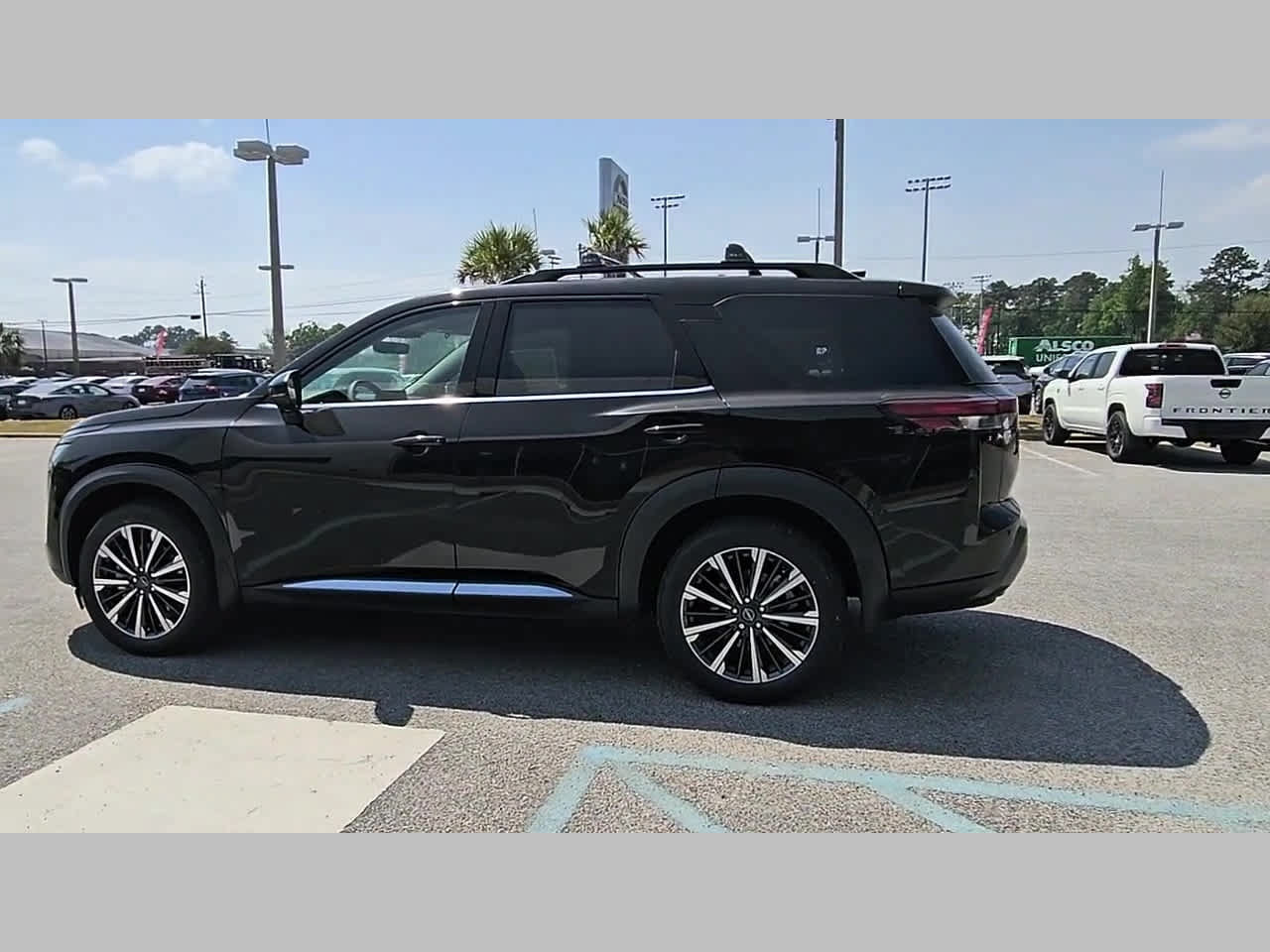 New 2026 Nissan Pathfinder Platinum w/ Cargo Package FWD image 28