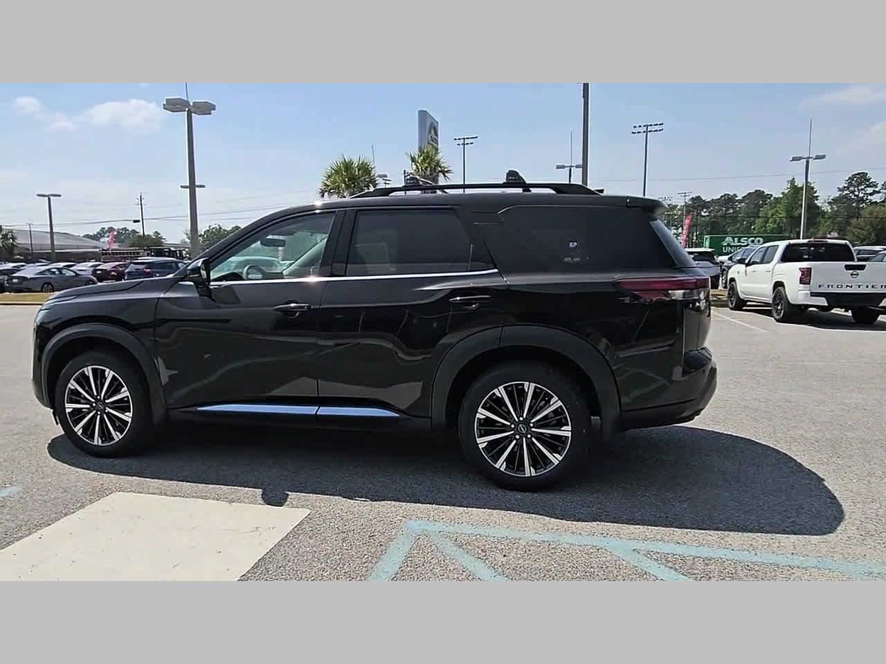 New 2026 Nissan Pathfinder Platinum FWD image 28