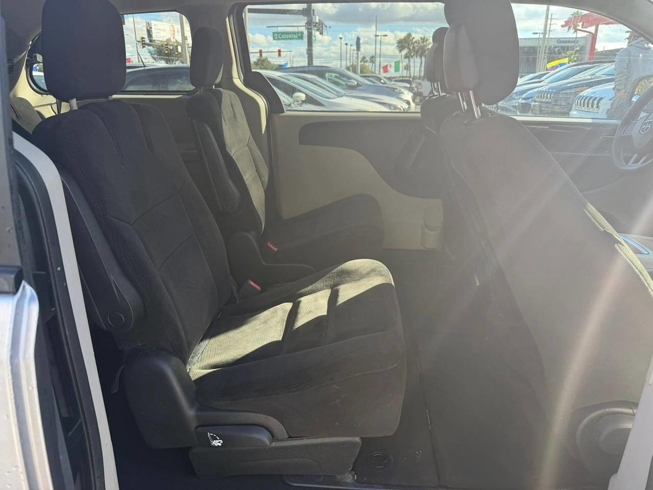 Used 2016 Dodge Grand Caravan SXT image 4