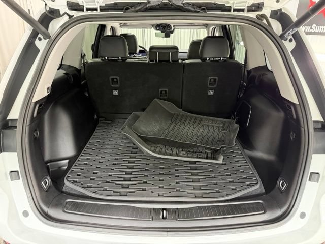 Used 2023 Jeep Grand Cherokee Limited w/ Luxury Tech Group II AWD/4WD image 9