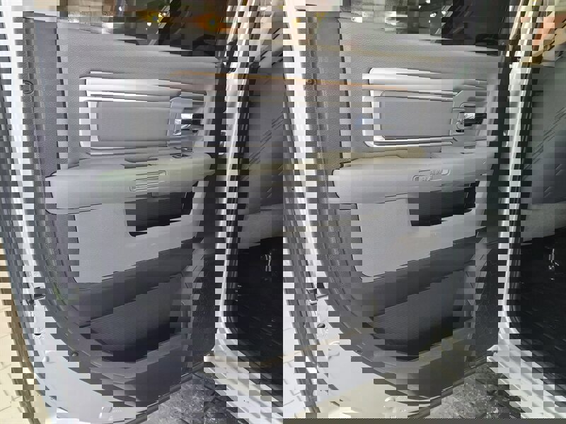 Used 2016 RAM 1500 Classic SLT w/ SLT Plus D￩cor Group image 11