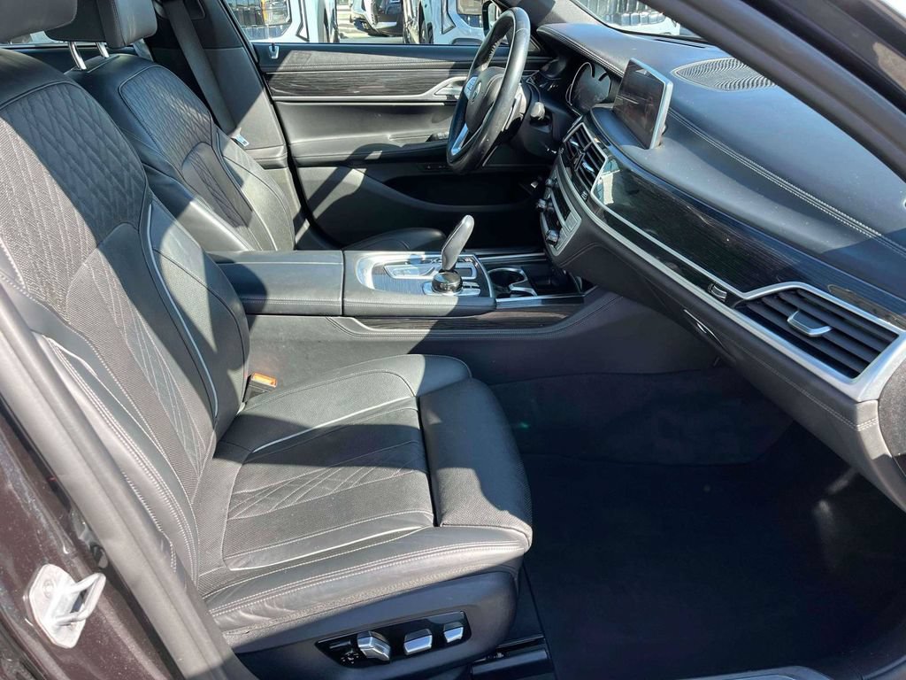 Used 2019 BMW 750i xDrive w/ Executive Package AWD/4WD image 11