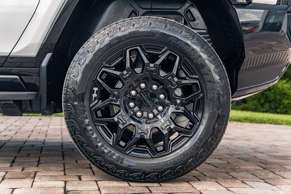 Used 2025 GMC Hummer EV 2X AWD/4WD image 17