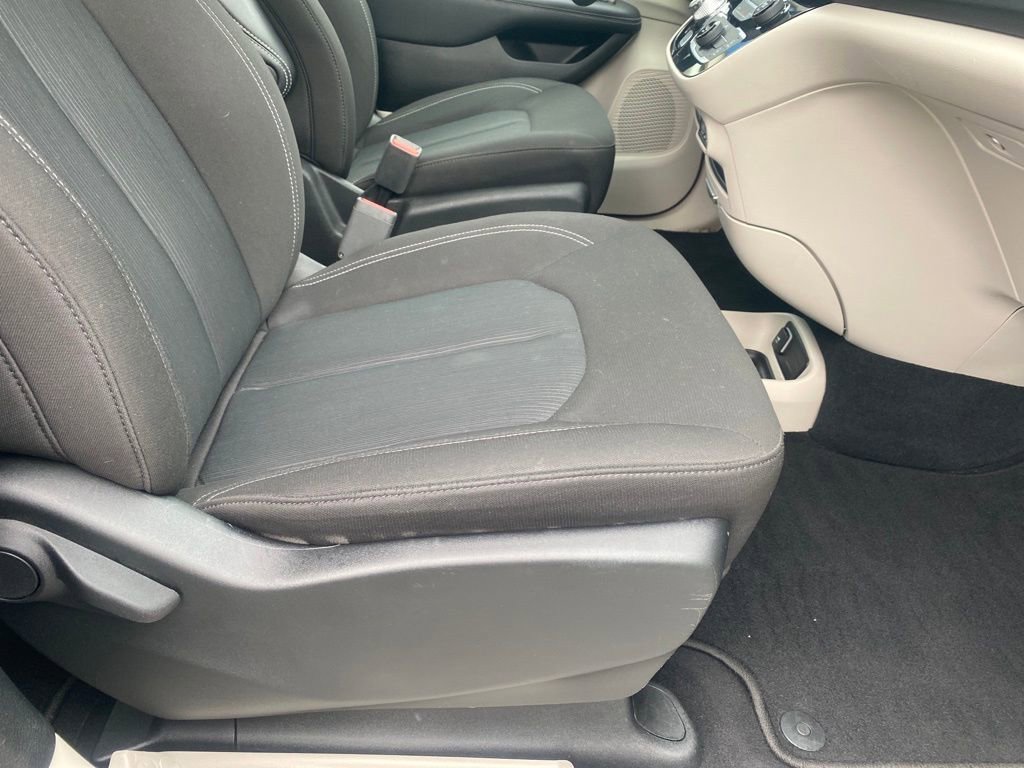 Used 2023 Chrysler Voyager LX image 19