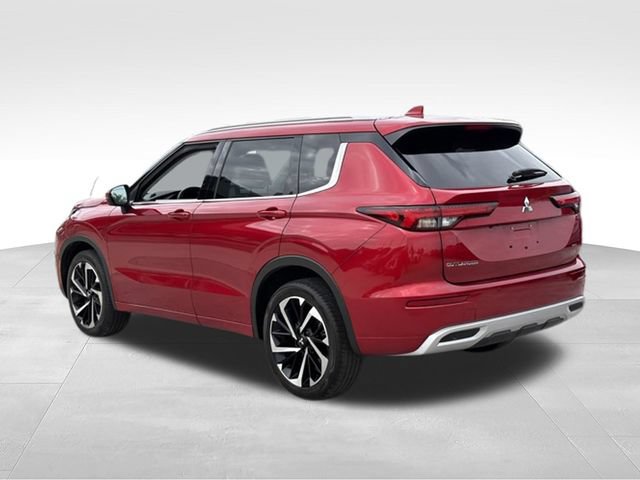 Used 2023 Mitsubishi Outlander SEL FWD image 3