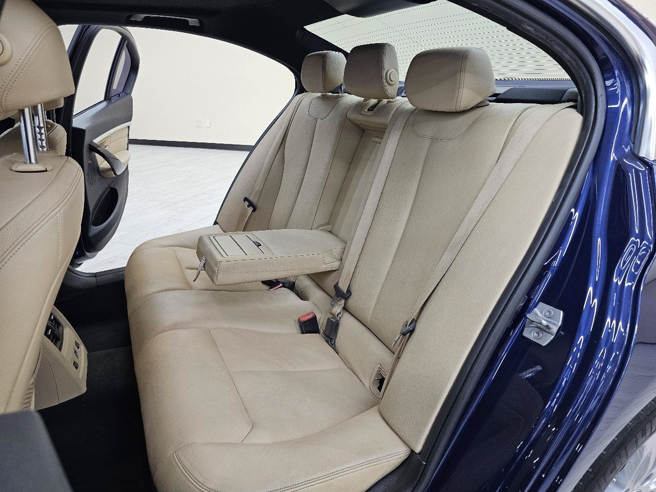 Used 2017 BMW 330i xDrive Sedan AWD/4WD image 24