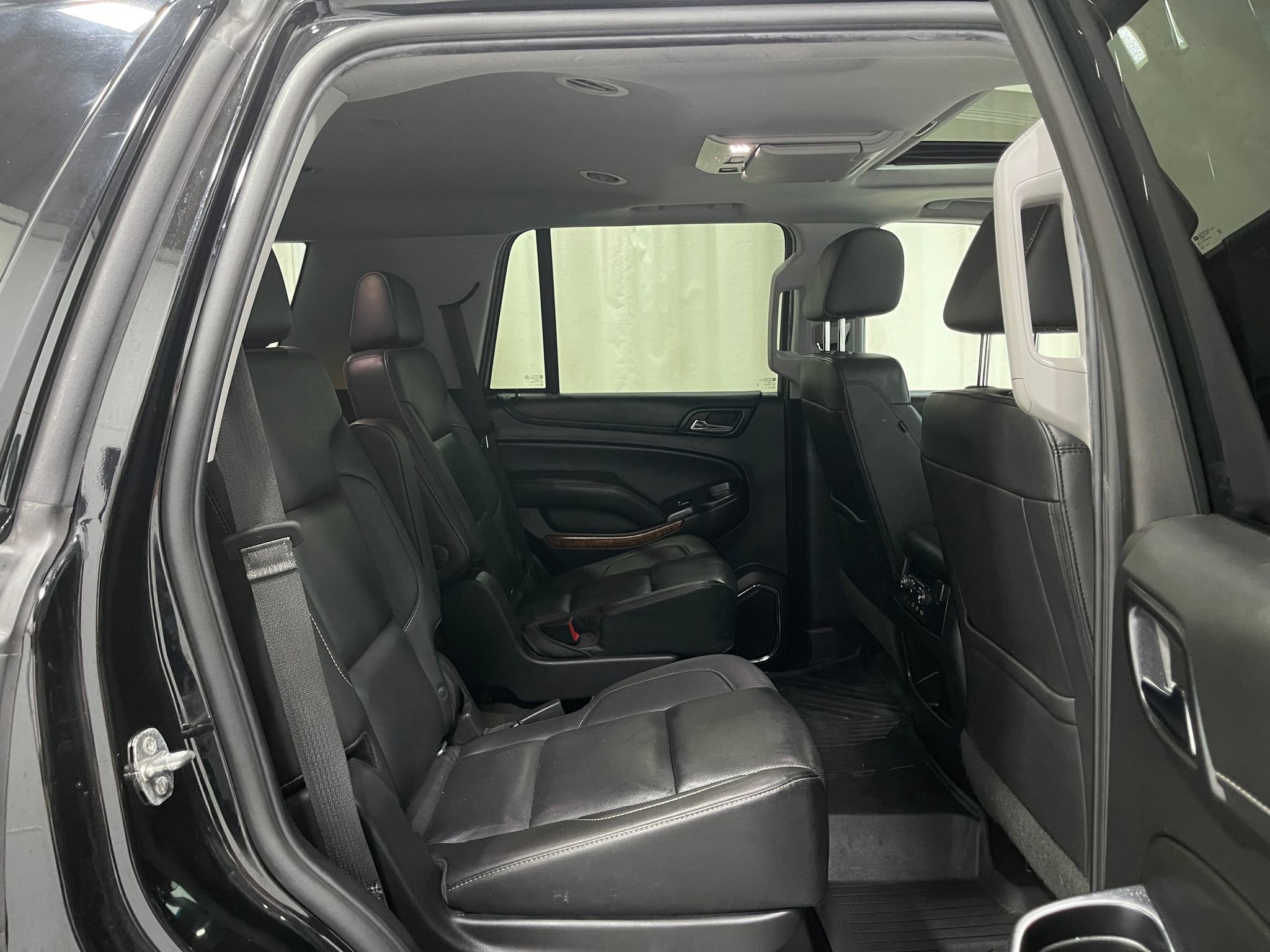 Used 2018 Chevrolet Tahoe Premier AWD/4WD image 31