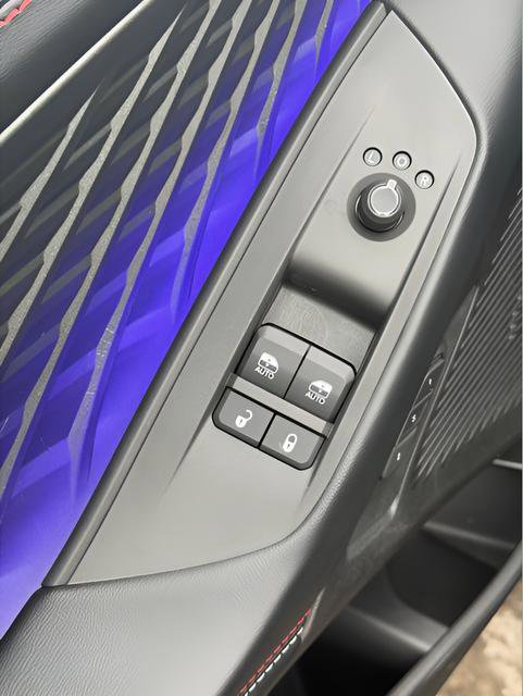 Used 2025 Dodge Charger R/T w/ Plus Group image 35