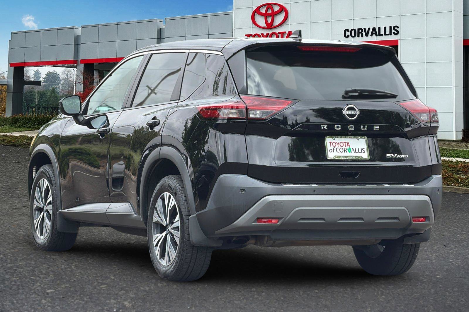 Used 2022 Nissan Rogue SV AWD/4WD image 6