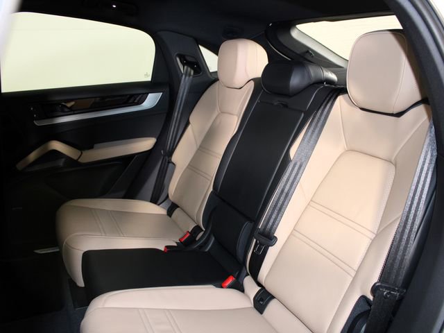 New 2026 Porsche Cayenne Coupe AWD/4WD image 23