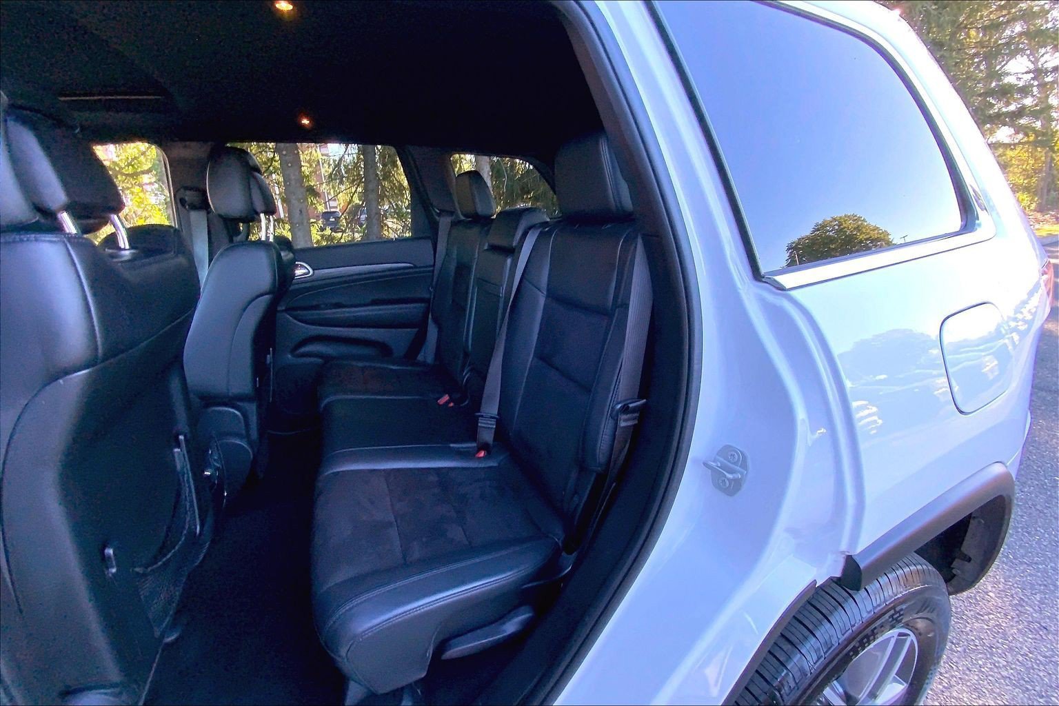 Used 2020 Jeep Grand Cherokee Laredo w/ Quick Order Package 2BN North AWD/4WD image 17