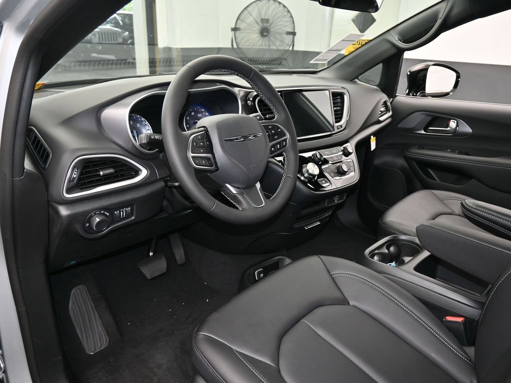 New 2026 Chrysler Voyager LX FWD image 10