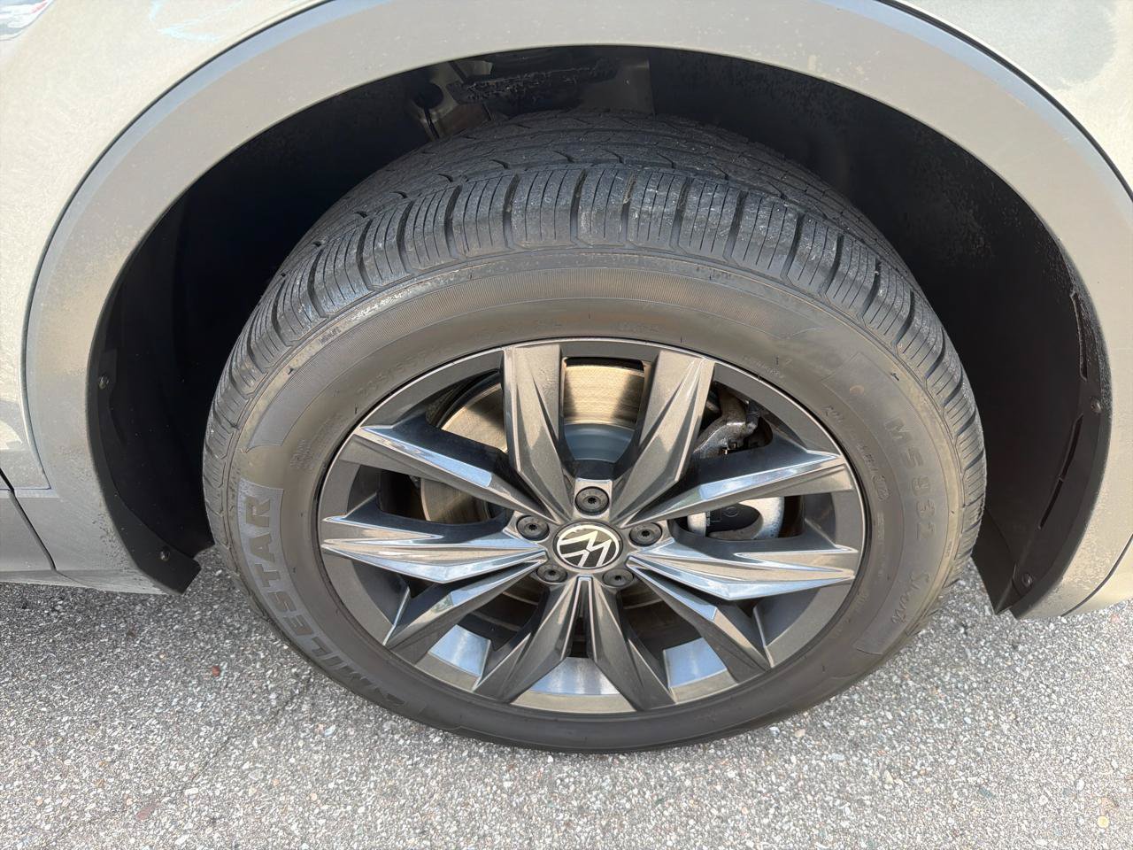Used 2024 Volkswagen Tiguan SE AWD/4WD image 36
