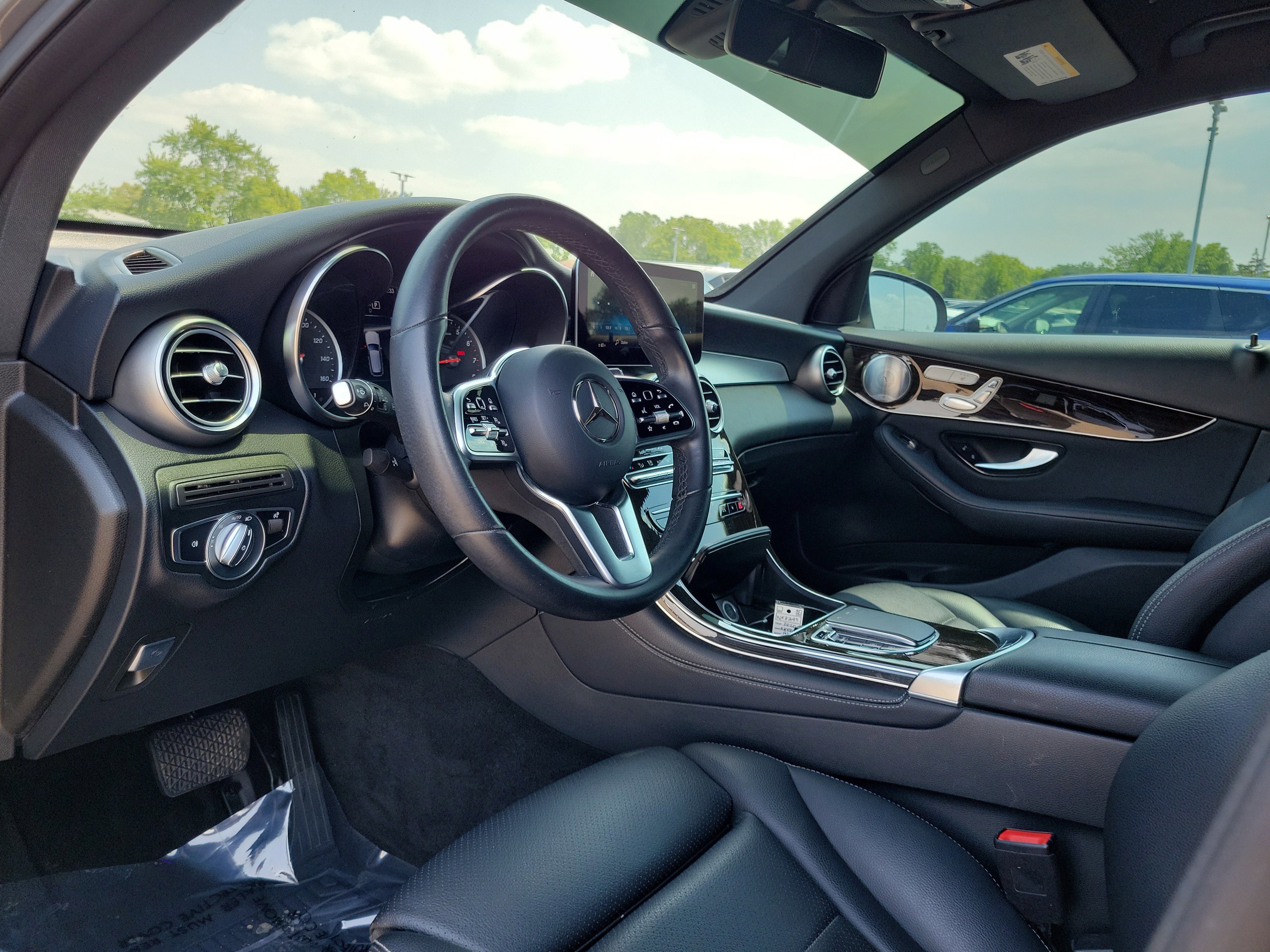 Used 2020 Mercedes-Benz GLC 300 w/ Premium Package image 19