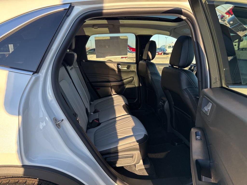 New 2025 Ford Escape SE w/ PHEV Premium Package FWD image 18