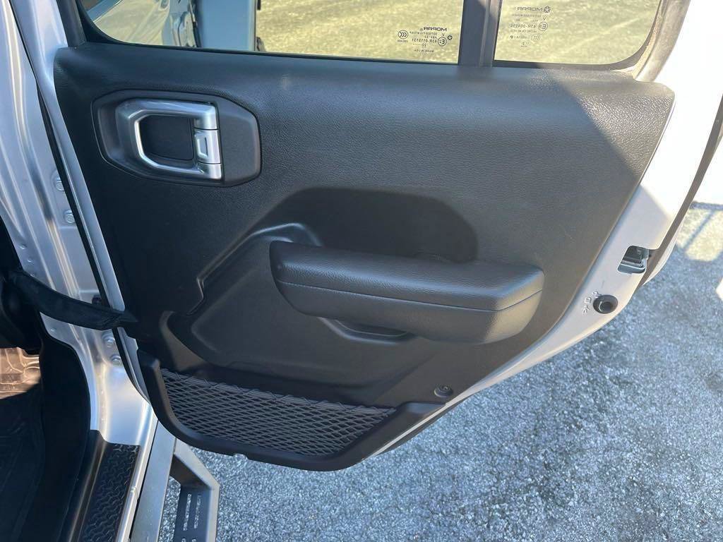 Used 2022 Jeep Wrangler Unlimited Rubicon w/ Steel Bumper Group AWD/4WD image 25
