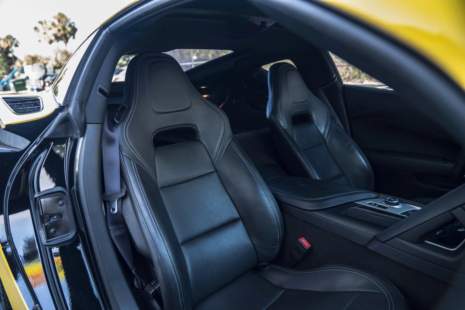 Used 2017 Chevrolet Corvette Stingray Coupe w/ 1LT RWD image 23