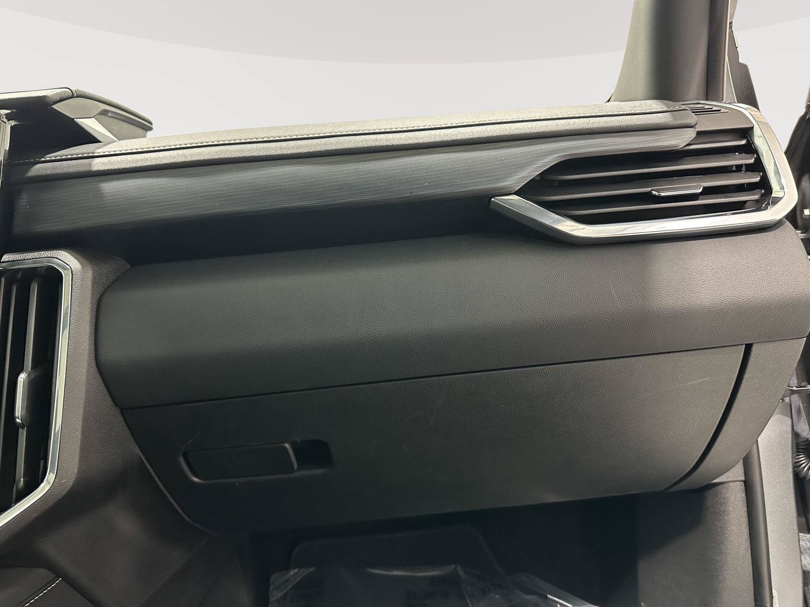 Used 2025 GMC Acadia Elevation w/ Elevation Premium Package AWD/4WD image 29