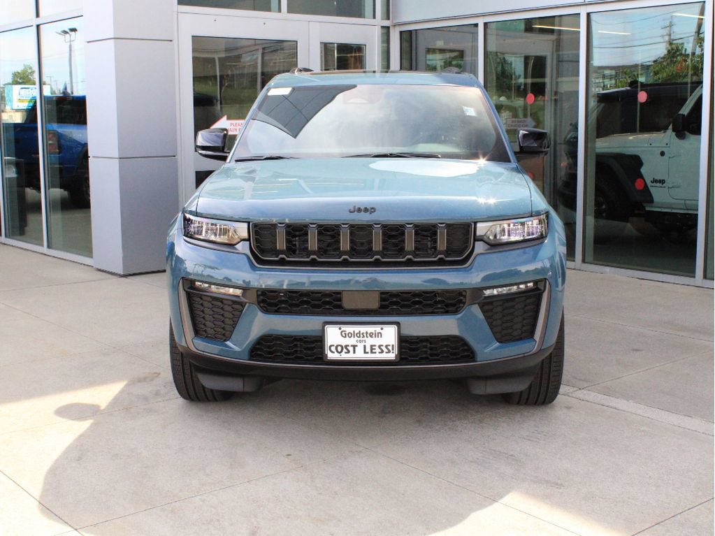New 2026 Jeep Grand Cherokee L Limited w/ Limited Altitude Package AWD/4WD image 2