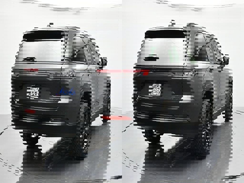 New 2025 Jeep Grand Cherokee Limited w/ Black Appearance Package image 6