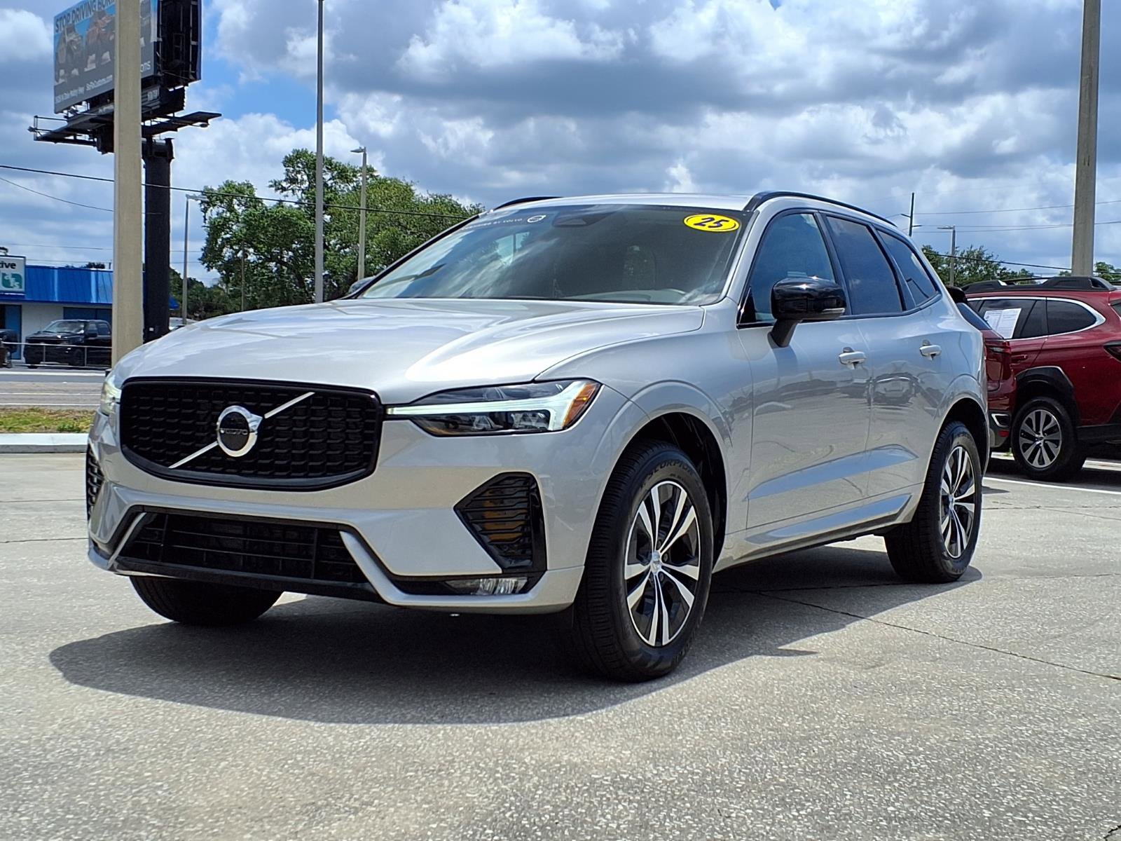 Certified 2025 Volvo XC60 B5 Core AWD/4WD image 3