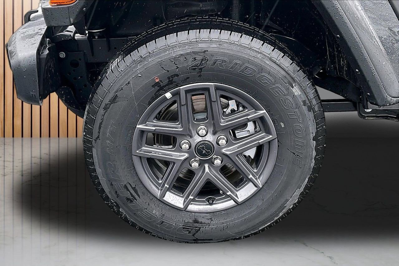 New 2025 Jeep Gladiator Sport image 29