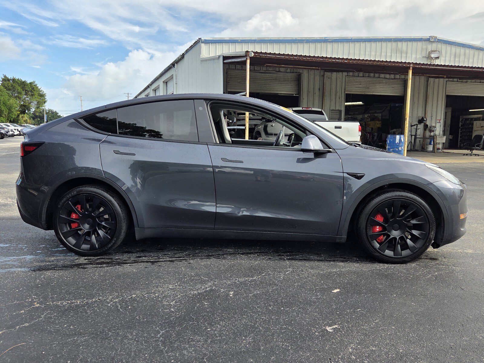 Used 2022 Tesla Model Y Long Range AWD/4WD image 6