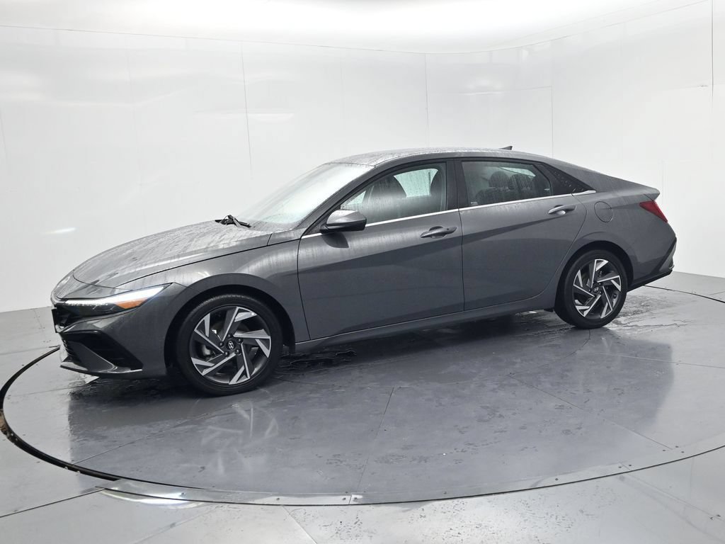 Used 2025 Hyundai Elantra SEL FWD image 4
