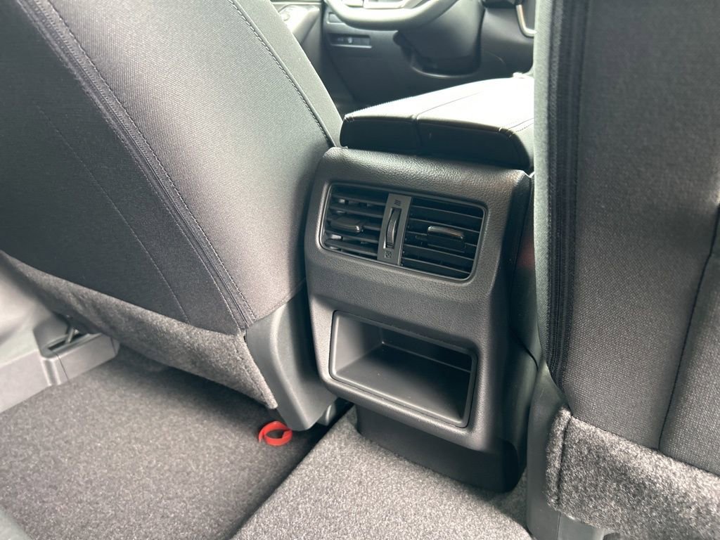 Used 2025 Nissan Rogue S AWD/4WD image 40