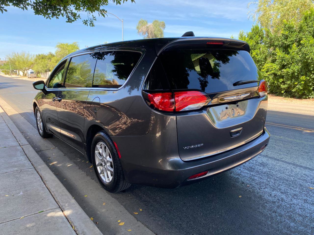 Used 2023 Chrysler Voyager LX FWD image 12