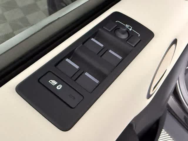 New 2026 Land Rover Discovery S AWD/4WD image 21