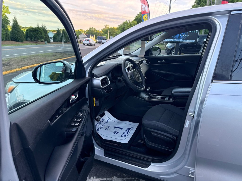 Used 2017 Kia Sorento L FWD image 9
