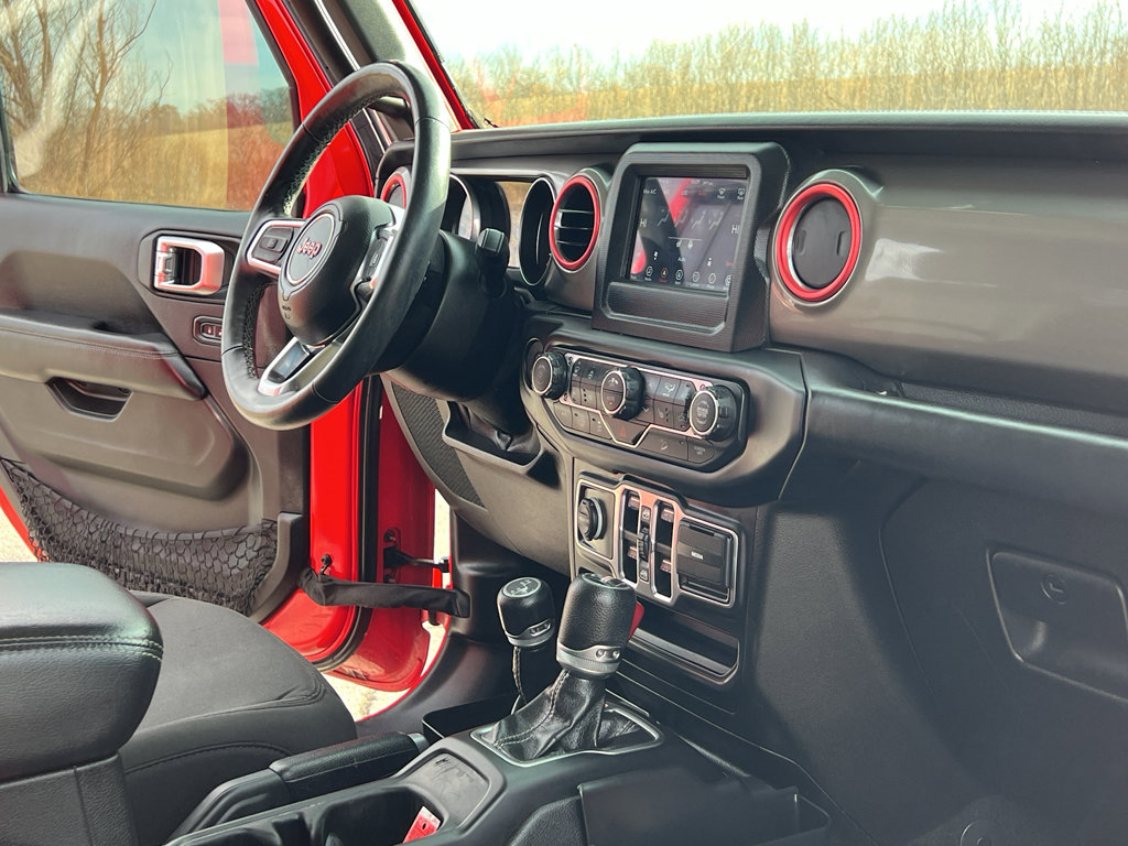 Used 2018 Jeep Wrangler Unlimited Sahara w/ Cold Weather Group image 33