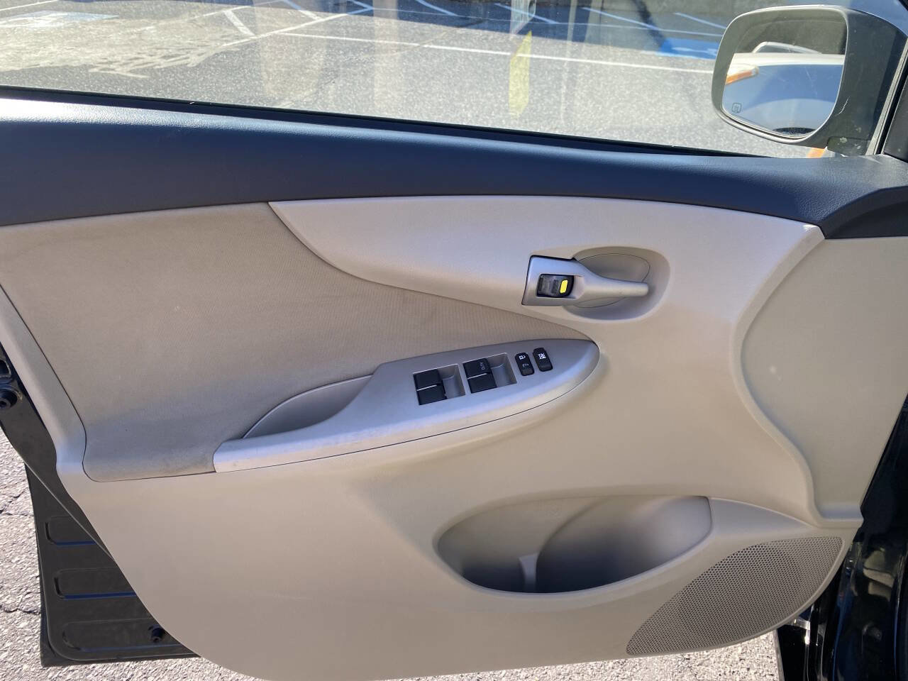 Used 2012 Toyota Corolla LE image 11