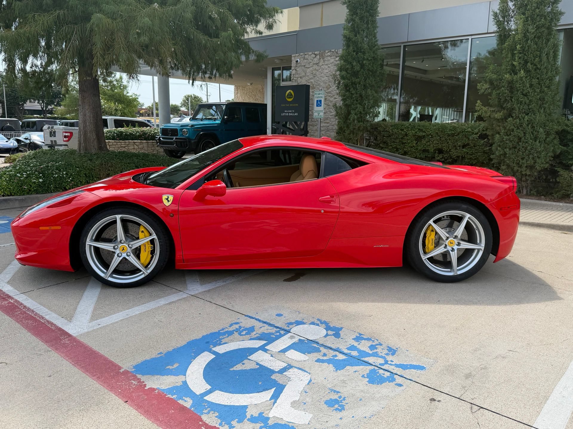 Used 2014 Ferrari 458 Italia Coupe RWD image 3