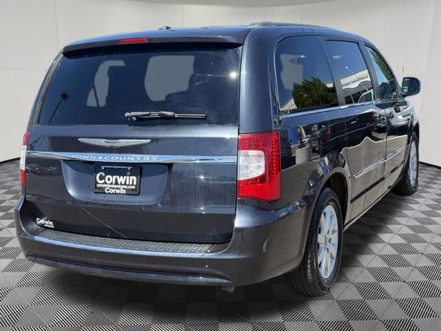 Used 2014 Chrysler Town & Country Touring FWD image 12